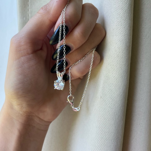 Sparkling ✨ Dot Silver Necklace - Picture 2 of 7